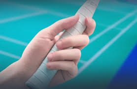 Analisis Alat: "Jangan Asal Pasang! Kenali Perbedaan Overgrip Karet vs Towel Grip"